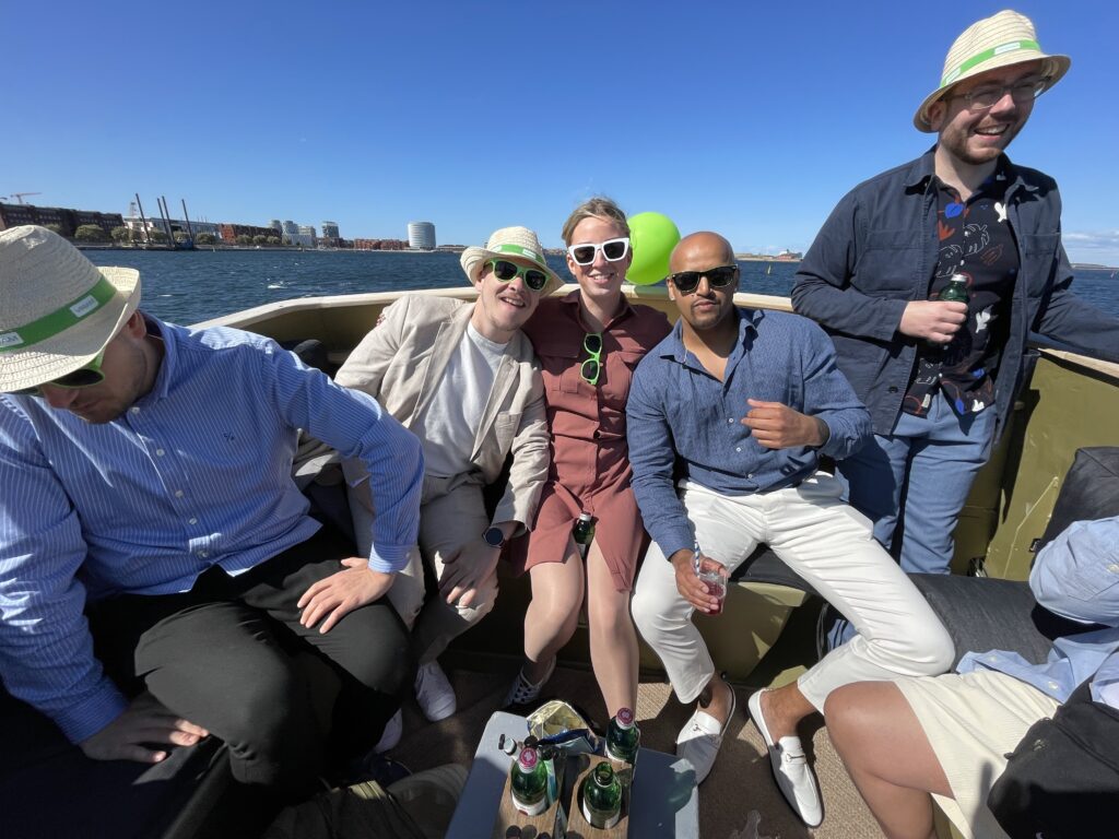 Festligt arrangement på en båd