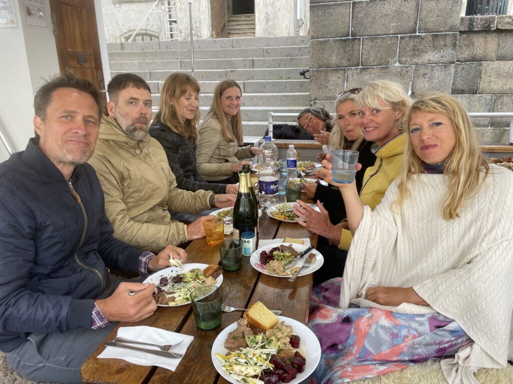 Stort arrangement nyder mad under deres sejlads