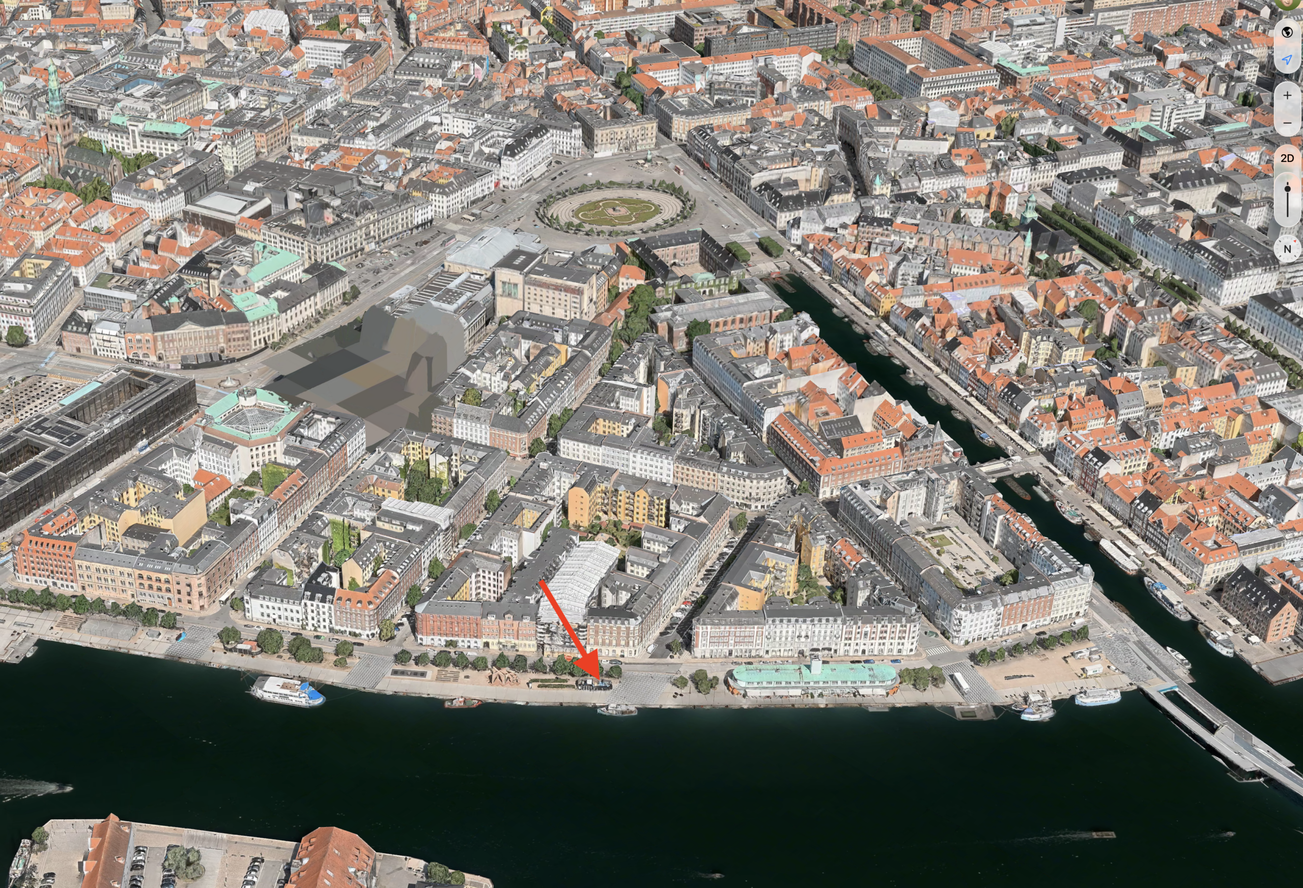 Luftfoto der viser M/S Vikings anløbssted ved Havnegade 43 i København